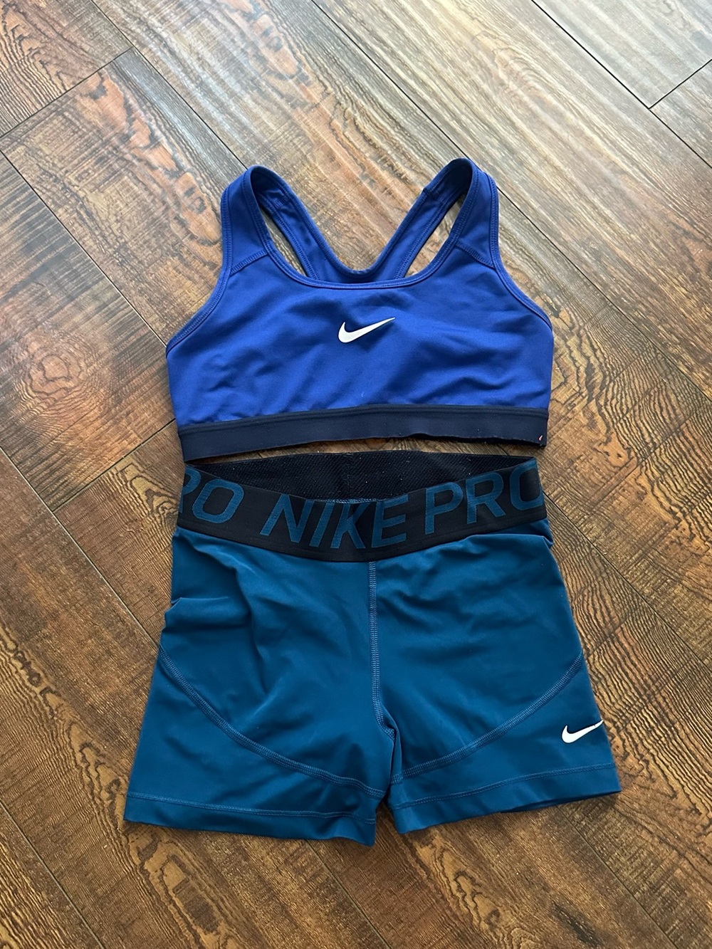 Nike pro Women’s Blue Two-Piece Gym Set - Royal/Teal